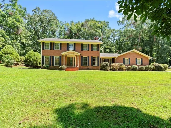 5753 Norton Cir, Flowery Branch, GA 30542