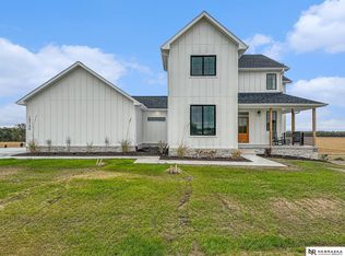 19720 Long View Ln, Hickman, NE 68372