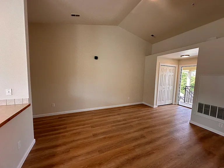2105 E White Oak Ct #201 — Photo 36