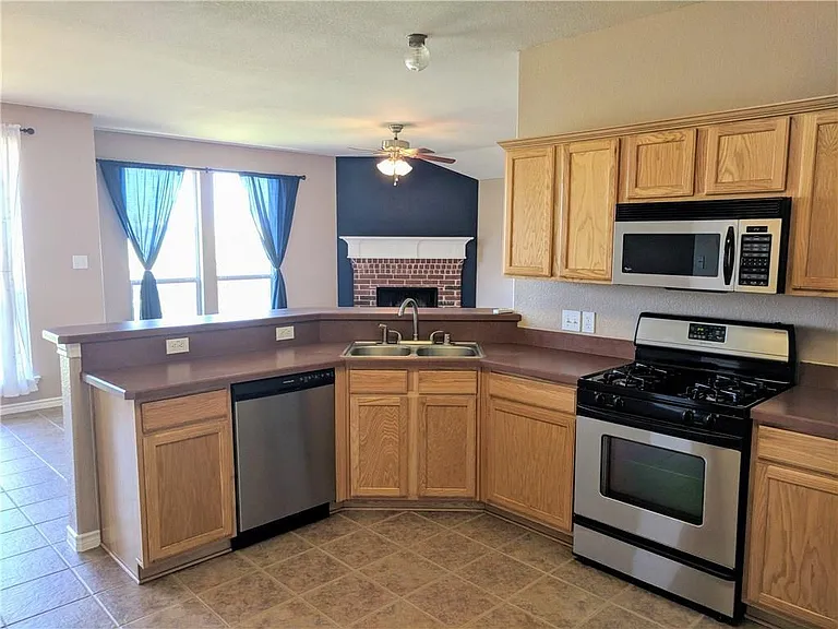 2200 Fieldcrest Dr — Photo 24