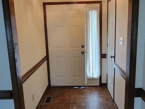 3rd image of 309 Brantwood Dr