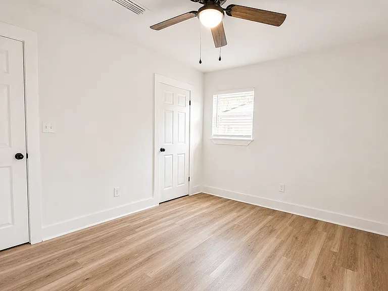 904 Colbert Ave — Photo 11