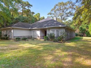 17 Zettel Rd, Ocean Springs, MS 39564