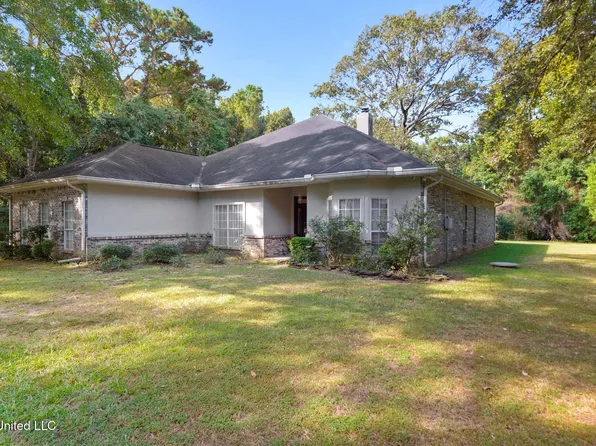 17 Zettel Rd, Ocean Springs, MS 39564