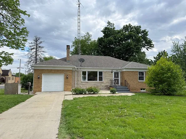 102 W Center St, Le Roy, IL 61752