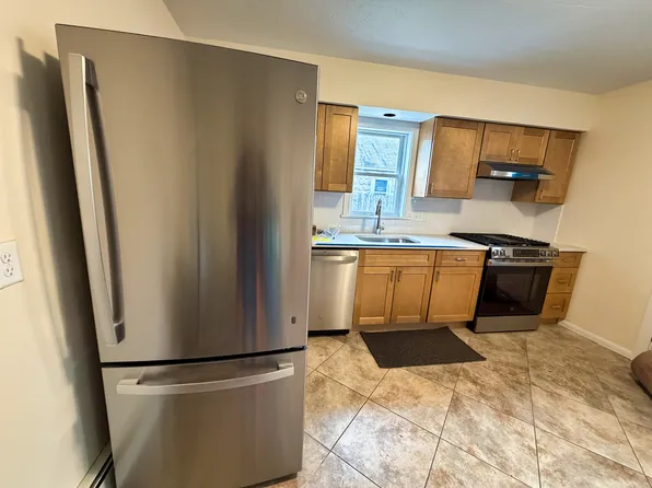 12 McKenn St #4, Waltham, MA 02453