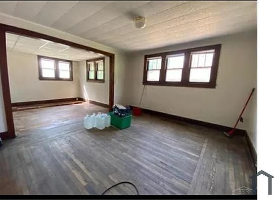 2nd image of 1938 S Jefferson Ave