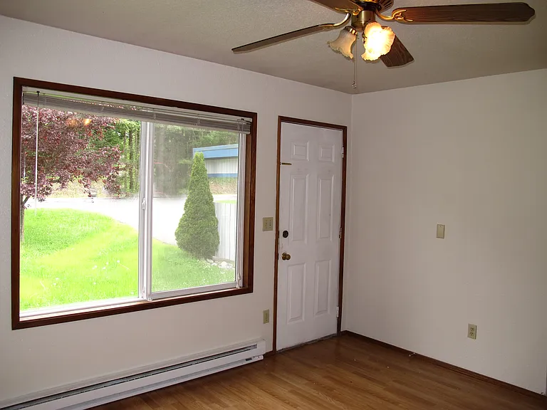 1001 NW Crosby Ave #1 & 2 — Photo 3