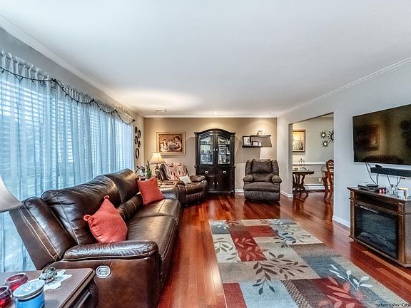 3rd image of 143 Fairway Drive