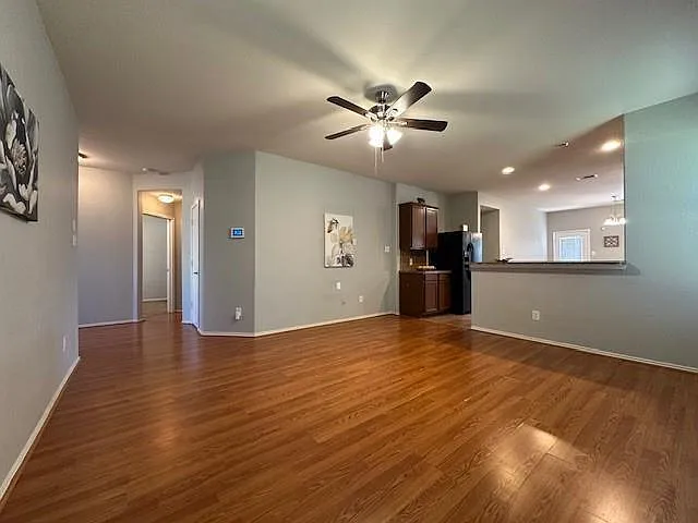 10426 Whisper Bluff Dr — Photo 2