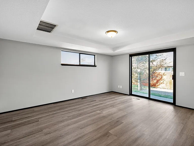 912 Algona Blvd N #A — Photo 12