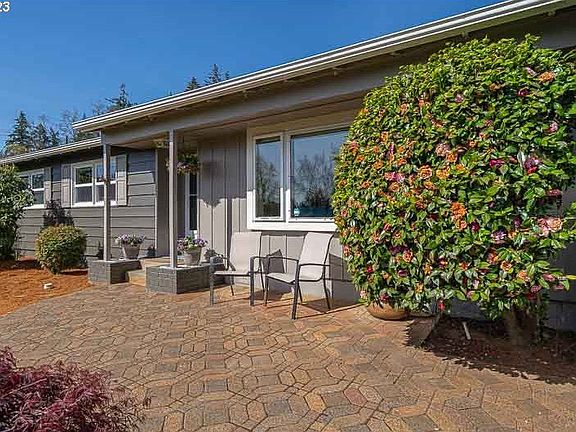 5th image of 3847 Shaniko Way SE