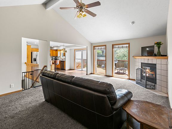 4th image of 711 Grenoble Dr
