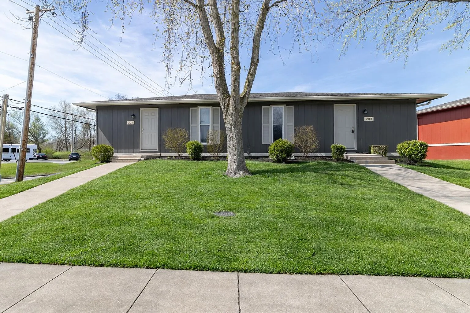 3 bed, 2.0 bath, 1456 sqft, $2,800 — Photo 1