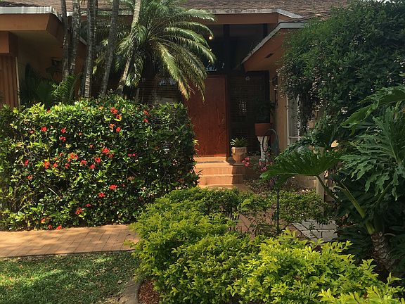 3rd image of 8011 Buttonwood Cir