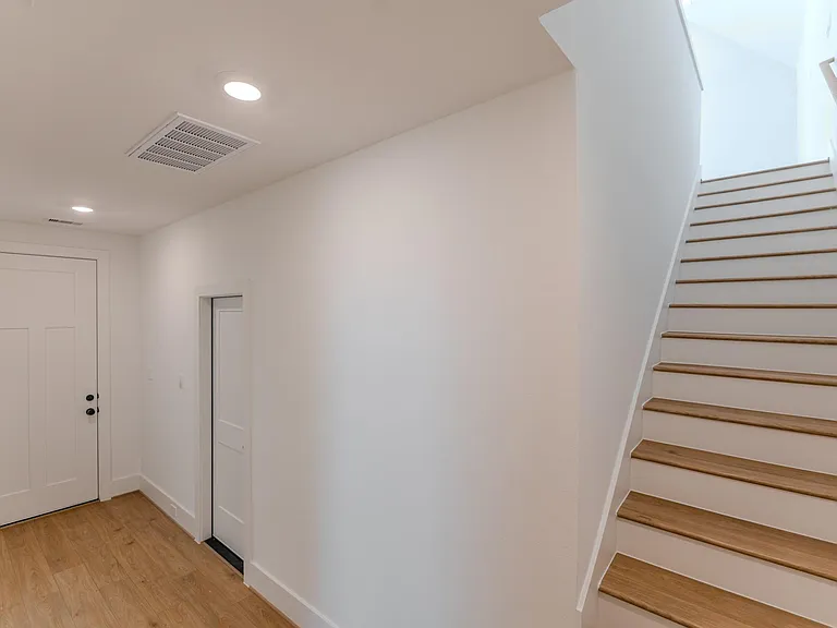 7605 Victory Reserve St — Photo 26