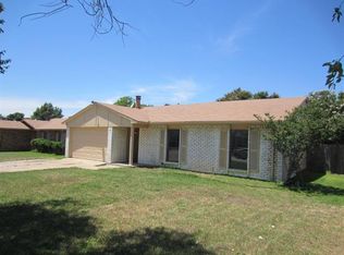 6833 Glenhurst Dr, North Richland Hills, TX 76182