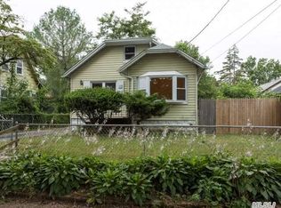 1748 Browning St, Baldwin, NY 11510