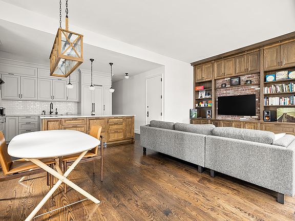 3rd image of 119 Fulton St APT 8
