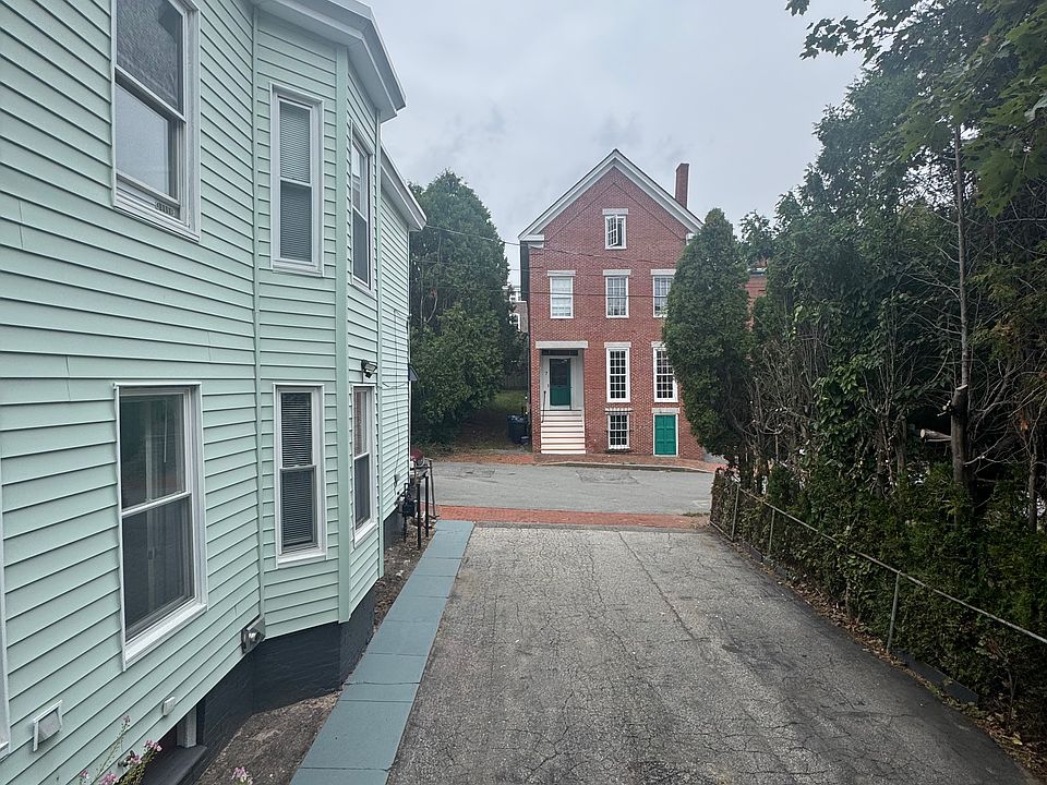 1st image of 10 Stetson Ct #1