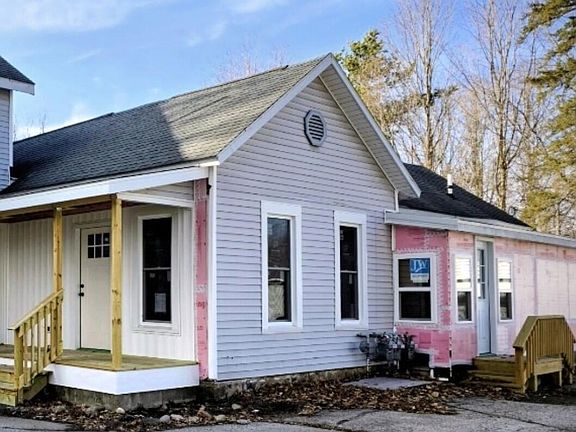 3rd image of 214 Charlotte St