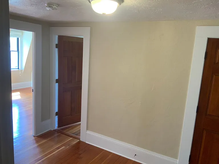 1006 W 12th Aly — Photo 8