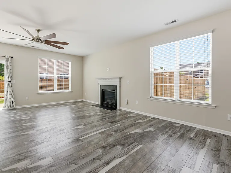 5062 Jelynn St — Photo 3