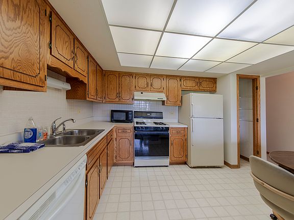 5th image of 15722 Old Orchard Ct Unit 2E