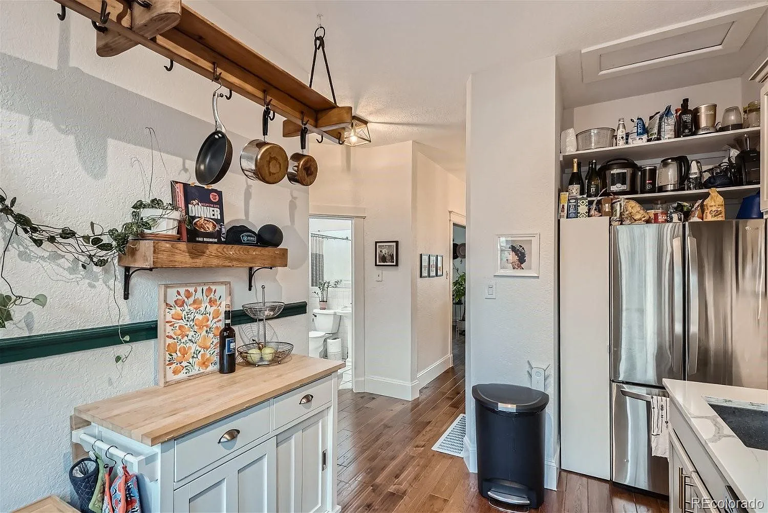 2 bed, 1.0 bath, 986 sqft, $2,395 — Photo 1