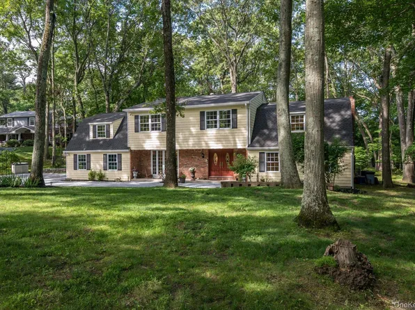 33 Bob O Link Lane, Northport, NY 11768
