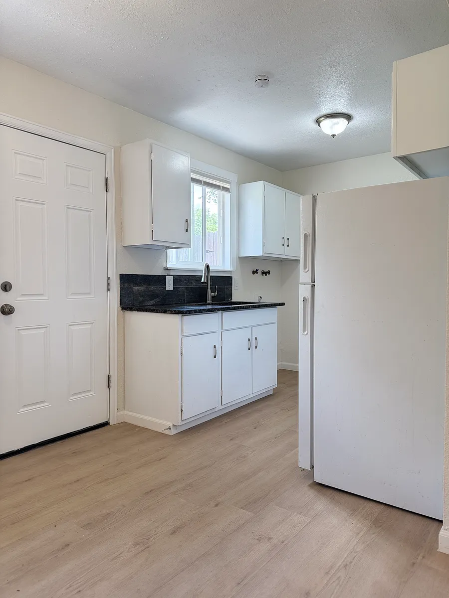 Photo 1 of 14 - 2412 E Saint Vrain St #B - Colorado Springs, CO Primary Photo - 2412 E Saint Vrain St #B