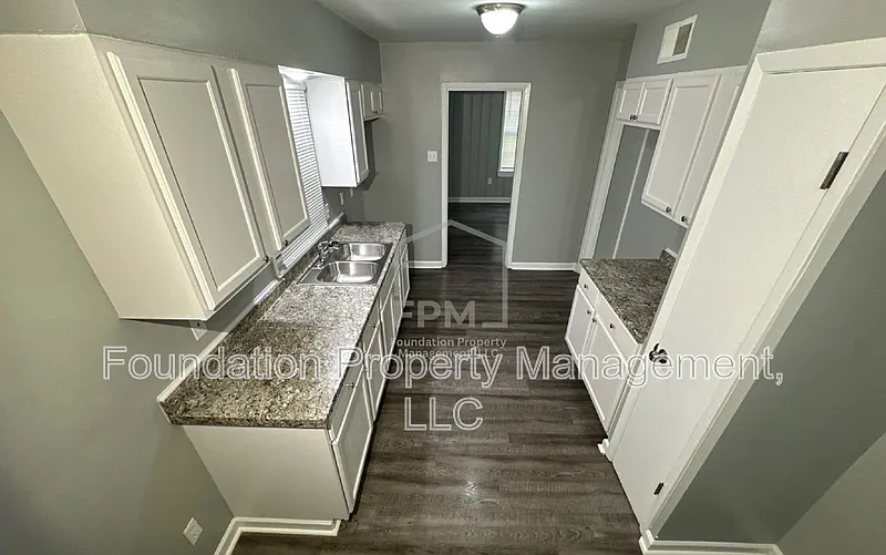 4 bed, 2.0 bath, 1716 sqft, $1,595 — Photo 3
