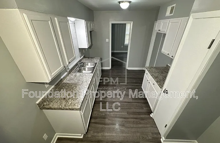 1617 Haywood Ave — Photo 3