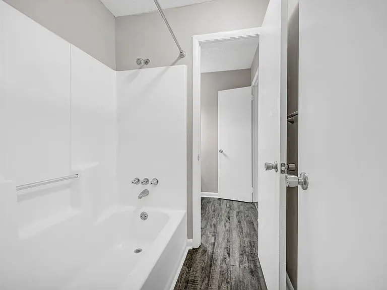 Bentree Apartments — Photo 41