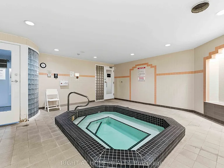 2759 Carousel Cres #911 — Photo 45
