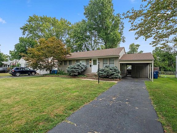 3rd image of 680 Saint Brendan Ln