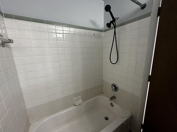 3rd image of 510 W Washington St #16