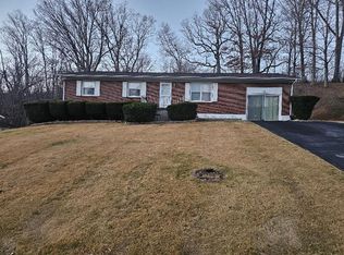 215 W Mountain View Ave, Bluefield, VA 24605