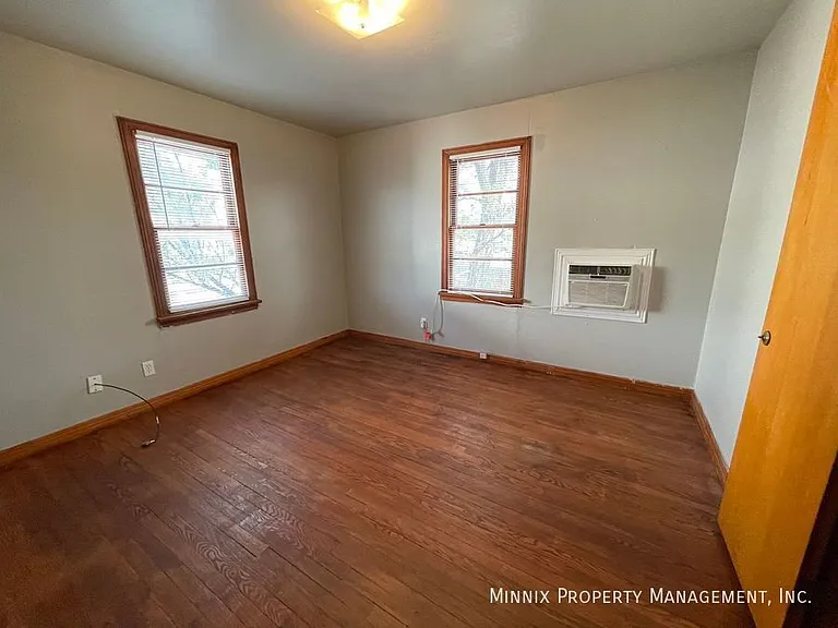 310 SW 42nd Ave #B — Photo 8