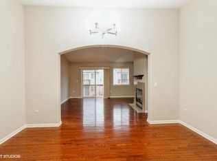 2967 Saganashkee Ln, Naperville, IL 60564