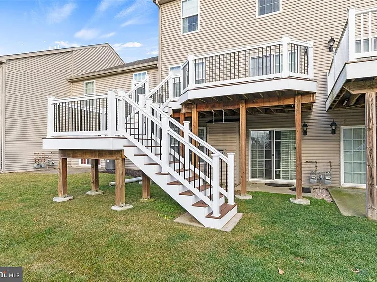 233 Thrush Dr — Photo 32