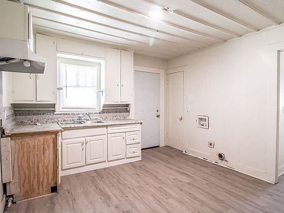 4th image of 1911 22nd St #A