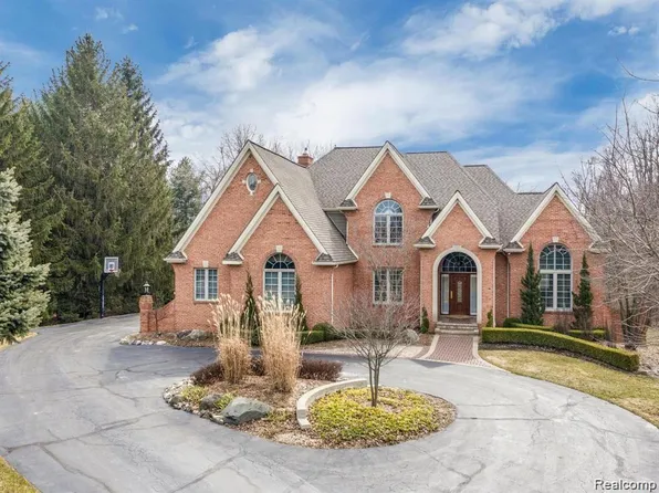 4555 Valley View Point, Rochester, MI 48306