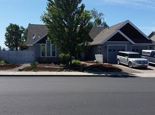 1617 NW 22nd St, Redmond, OR 97756