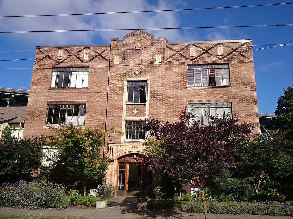 1st image of 3121 Franklin Ave E APT 3