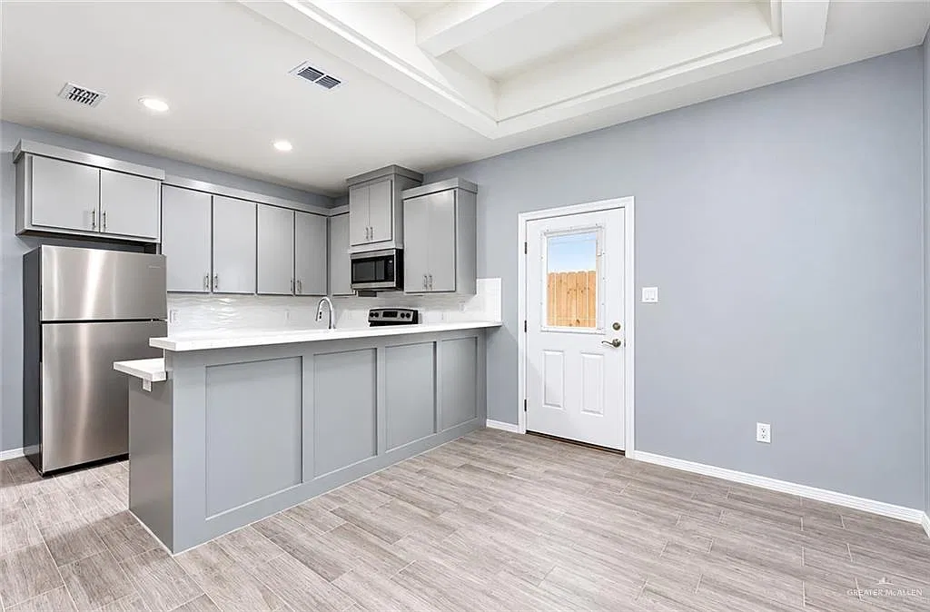 3 bed, 2.0 bath, 1111 sqft, $1,200 — Photo 3