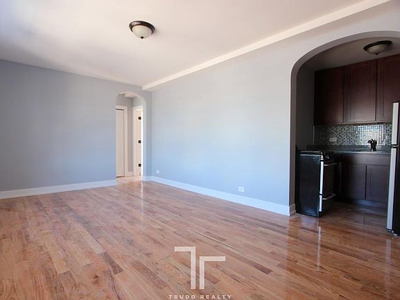 2nd image of 540 W Arlington Pl