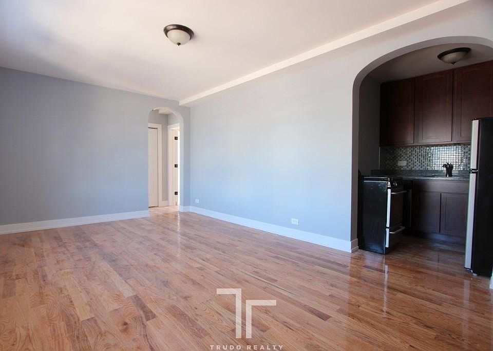 1st image of 550-52 W Arlington Pl #5