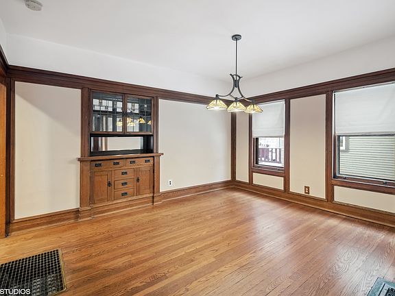 4th image of 548 Woodbine Ave