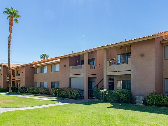 4th image of 78650 Avenue 42 APT 1617